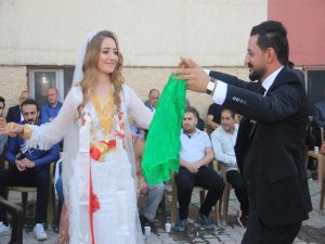 Gür Ailesinden Görkemli Düğün