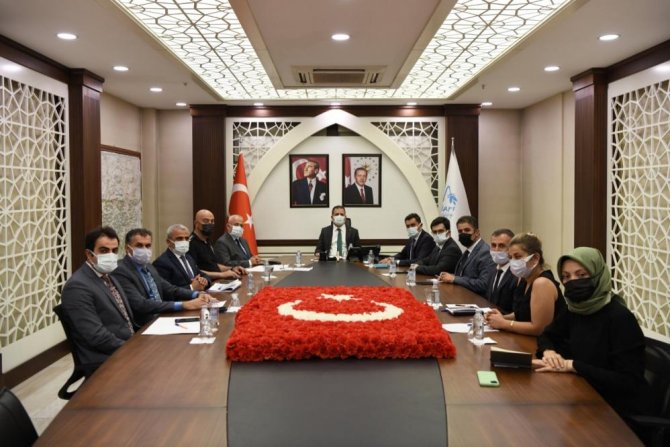 Hakkari'de öğrencilerin yurt sorunu ele alındı