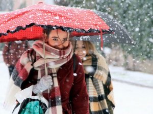 Hakkari'de okullar tatil edildi