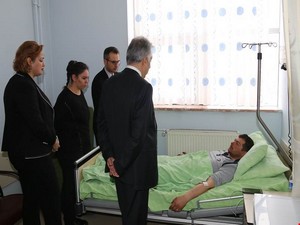 Vali Toprak yaralı askerleri ziyaret etti