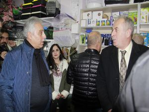 Vali Toprak Rüya plaza esnafını ziyaret etti