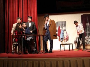 "Dokuz canlı" adlı tiyatro oyunu sahnelendi