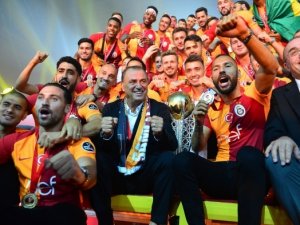 Şampiyon Galatasaray kupasına kavuştu