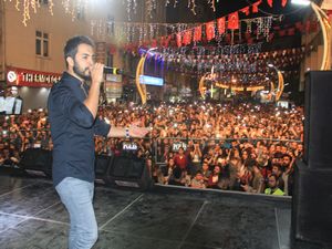 Sanatçı Yusuf Güney Hakkari’de konser verdi