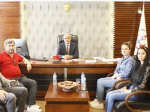 Müdür Gür, tebrikleri kabul etti