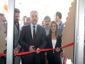 Between Cafe'nin açılışını Vali Toprak yaptı