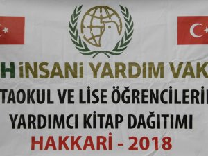 Hakkari İHH kitap dağıtımı