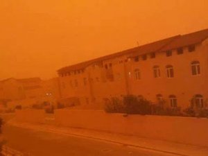 Irak'ta toz fırtınası binlerce kişiyi hastanelik etti