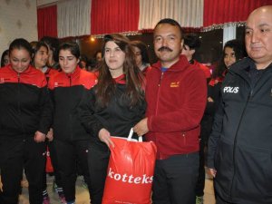 Bakan Soylu’dan kadın sporculara destek!