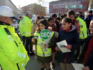 Hakkari’deki öğrencilere trafik eğitimi