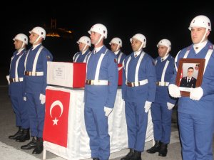Şehit Uz. Çavuş Özmen için Hakkari'de tören düzenlendi