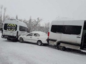 Hakkari'deki servis sürücülerin zor anları