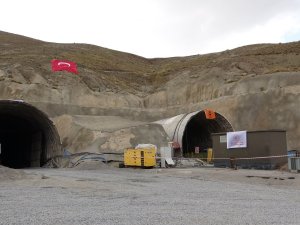“Bu tüneli 2022 yılına girmeden bitireceğiz”