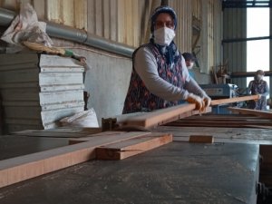 Kereste işinde çalışan kadınlar