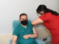 Vali Akbıyık, Covid aşısı oldu