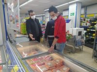 Hakkari’de zincir marketler denetlendi