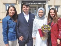 Hakkarili hemşire nikah masasına oturdu