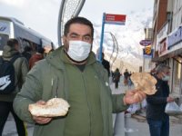 Hakkari’de yılın ilk mantarı piyasaya çıktı