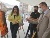 Vali Akbıyık, geleceğin ressamlarına başarılar diledi