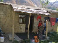 Hakkari Kızılay yardımda herkesi gözetiyor