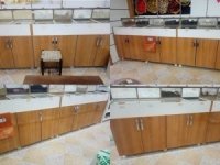 Hakkari’de satılık baharat rafları