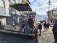 Hakkari belediyesi asfaltta durmak bilmiyor