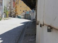 Yüksekova'de kepenkler kapalı