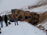 Askeri araç kaza yaptı: 2 yaralı!