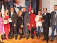 Hakan Taş’a izmir’den ödül