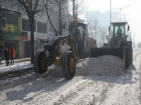 Yüksekova kardan temizleniyor