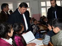 Vali Canbolat, köy ziyaretlerini sürdürüyor