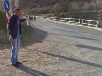Karayolu üzerindeki köprü tehlike saçıyor