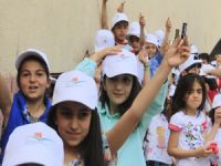 Hakkari'de "Atık pil getirene dondurma dağıtıldı"