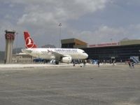 Halaylarla açılan hava alanı seferlere kapatıldı