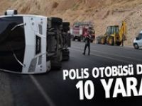 Polis otobüsü devrildi: 10 yaralı