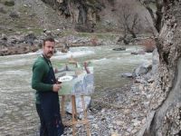 Doğa Şölenini Tuvale Aktarıyor