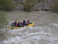 Zap suyunda rafting heyecanı