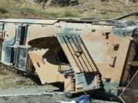 Askeri araç devrildi: 2 yaralı