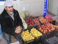 Zabıtalara isyan eden seyyar satıcının dramı