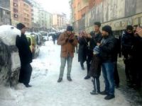 Hakkarili esnaflar kardan kartal yaptı!