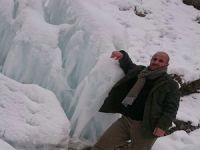 Hakkari-Çukurca yolunda kartpostallık buz kütleleri