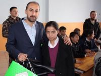 Önder Derneği sınırdaki öğrencileri sevindirdi