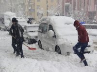 Van'da kar yağışı 14 yerleşim yeri ulaşıma kapandı