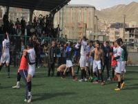 Yüksekova Belediyespor bal ligine yükseldi!