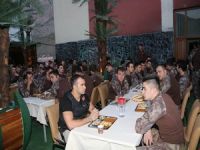 Vali Toprak özel harekatçı polislerle iftar yaptı!