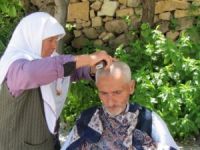 20 yıldır kocasını tıraş ediyor!