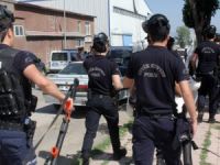 Cinnet geçiren başkan 2 kişiyi bıçakladı!