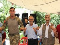 Şemdinli'de asker halkla halay çekti!