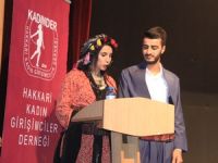 Unutulmaya yüz tutan Hakkari kültürü sahnelendi!
