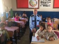 Hakkari polisi öğrencileri sevindirdi!